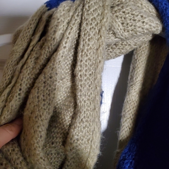 CREAM and Blue Infinity Scarf - Picture 3 of 7